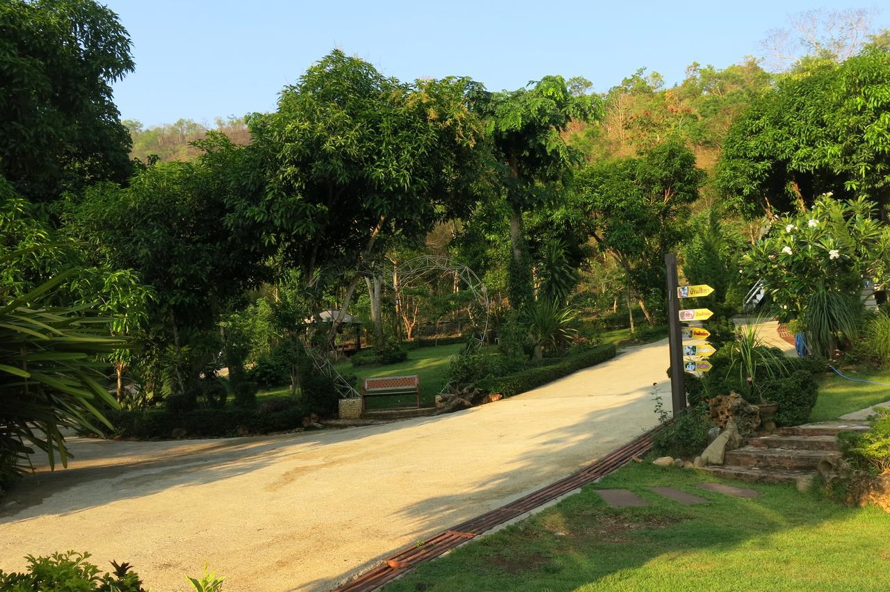 Suriyan Villa Kanchanaburi Exterior foto